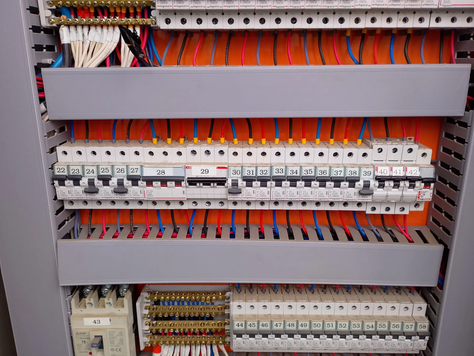 LL Ingeniería y Construcción SpA — registro de trabajo eléctrico 16